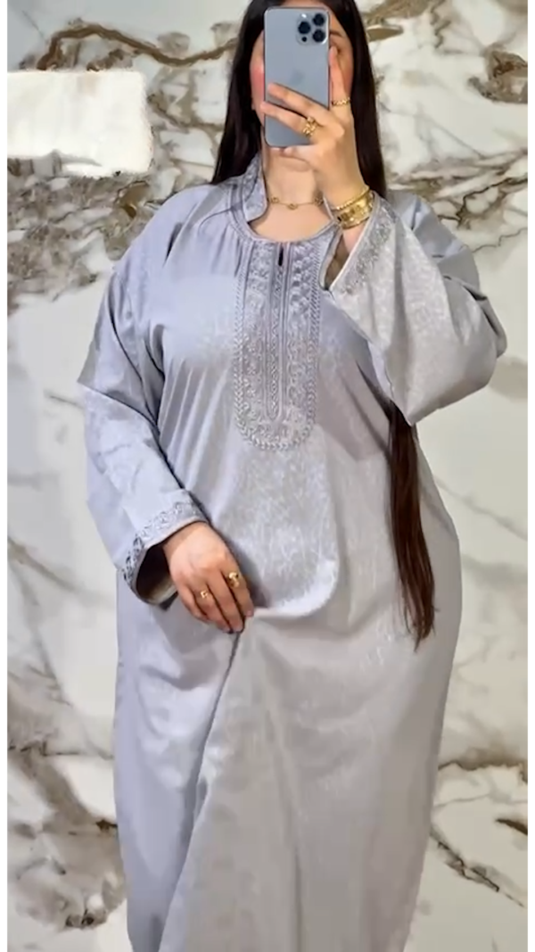 كندورة-مغربية-مطرزة-بثوب-روزا
