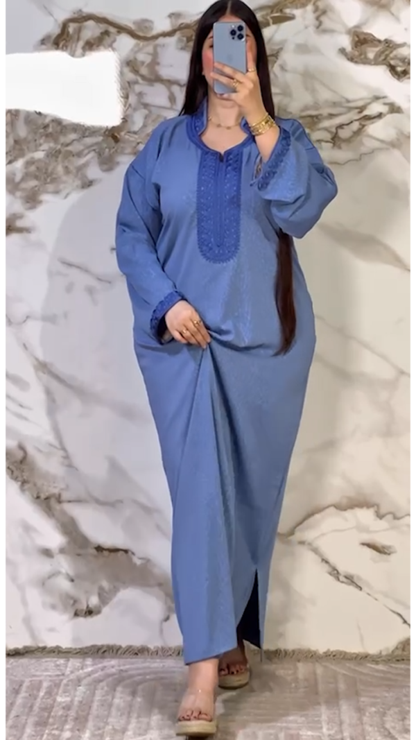 كندورة-مغربية-مطرزة-بثوب-روزا