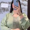 كندورة مغربية مطرزة بثوب روزا